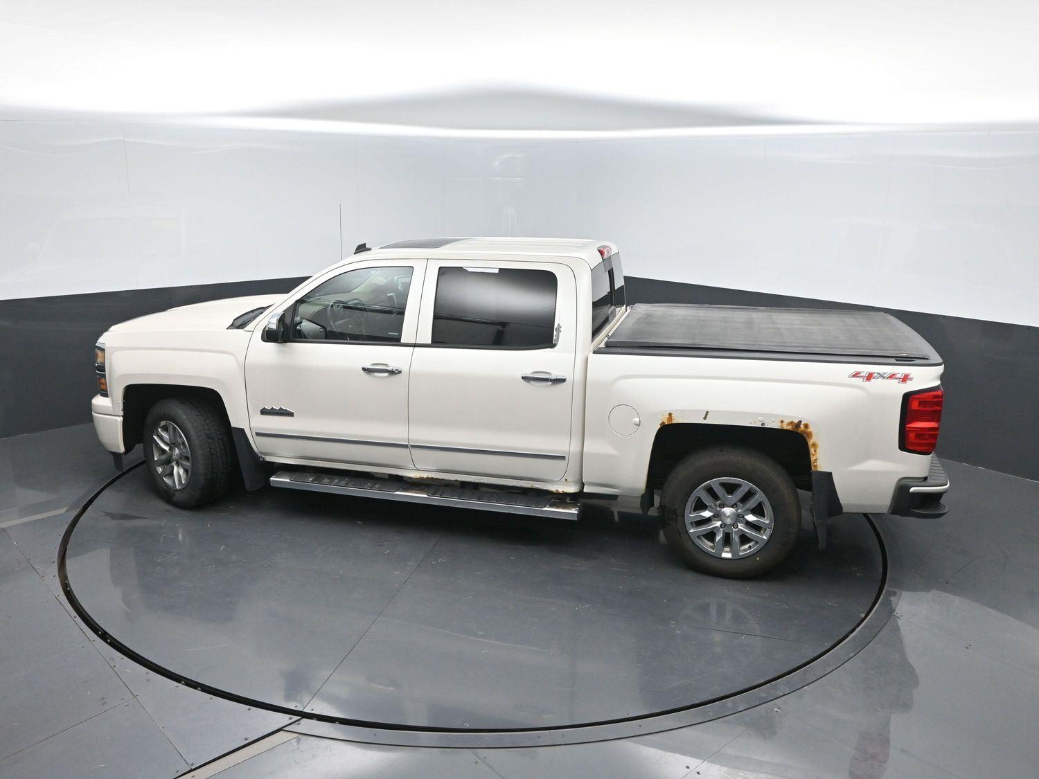 Used 2014 White Diamond Tricoat Chevrolet High Country image 39