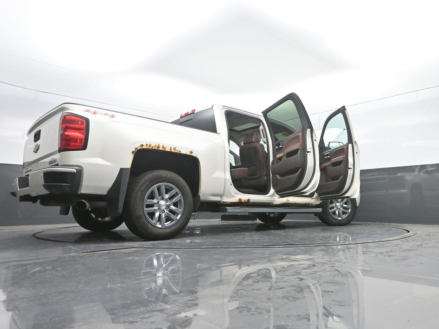 Used 2014 White Diamond Tricoat Chevrolet High Country image 51