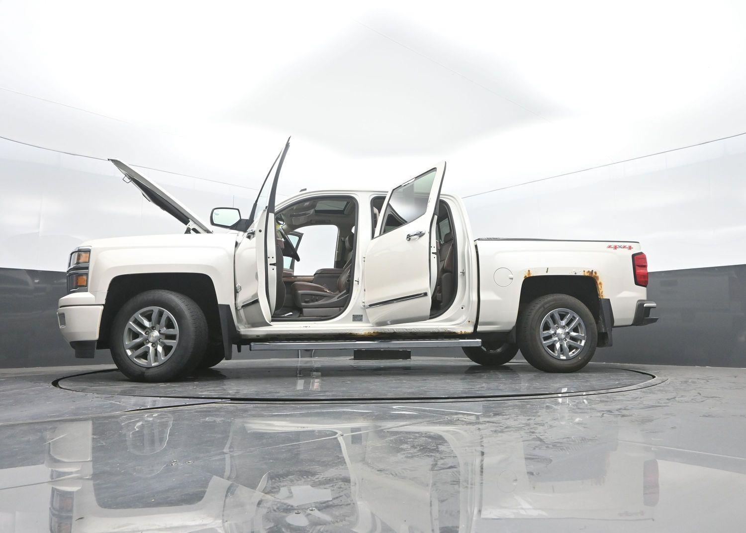 Used 2014 White Diamond Tricoat Chevrolet High Country image 52