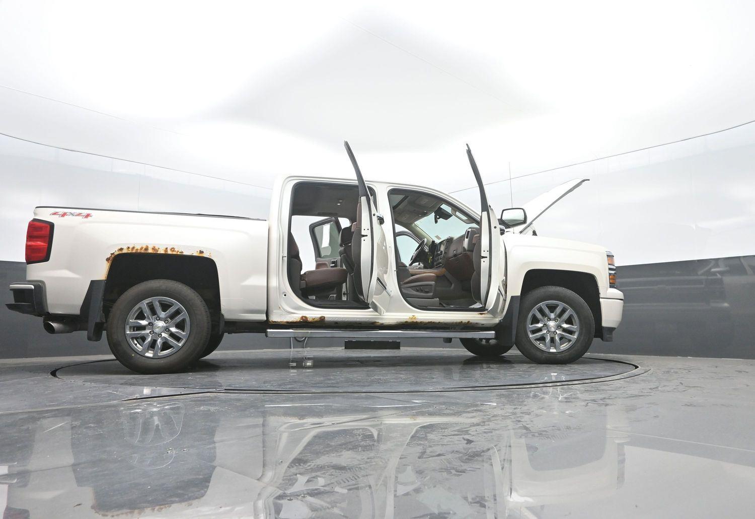 Used 2014 White Diamond Tricoat Chevrolet High Country image 53