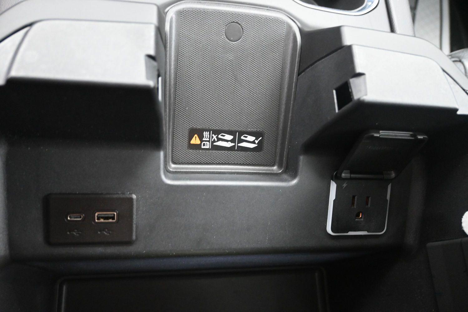 Used 2025 White Frost Tricoat GMC Denali image 35