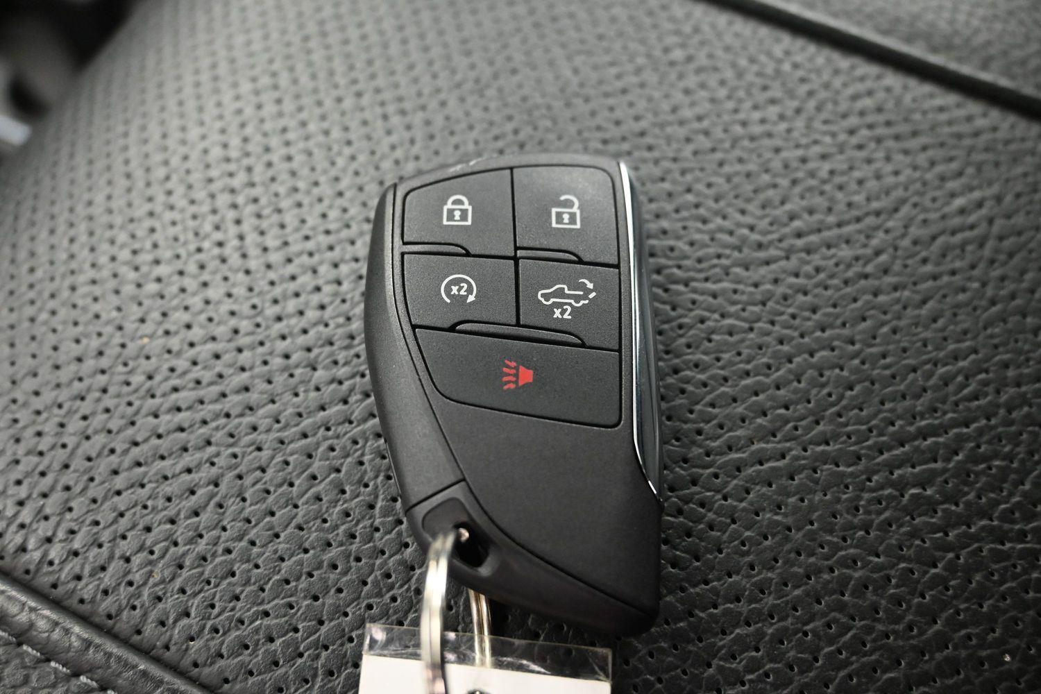 Used 2025 White Frost Tricoat GMC Denali image 37
