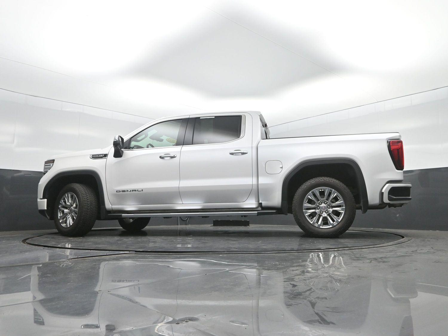 Used 2025 White Frost Tricoat GMC Denali image 38