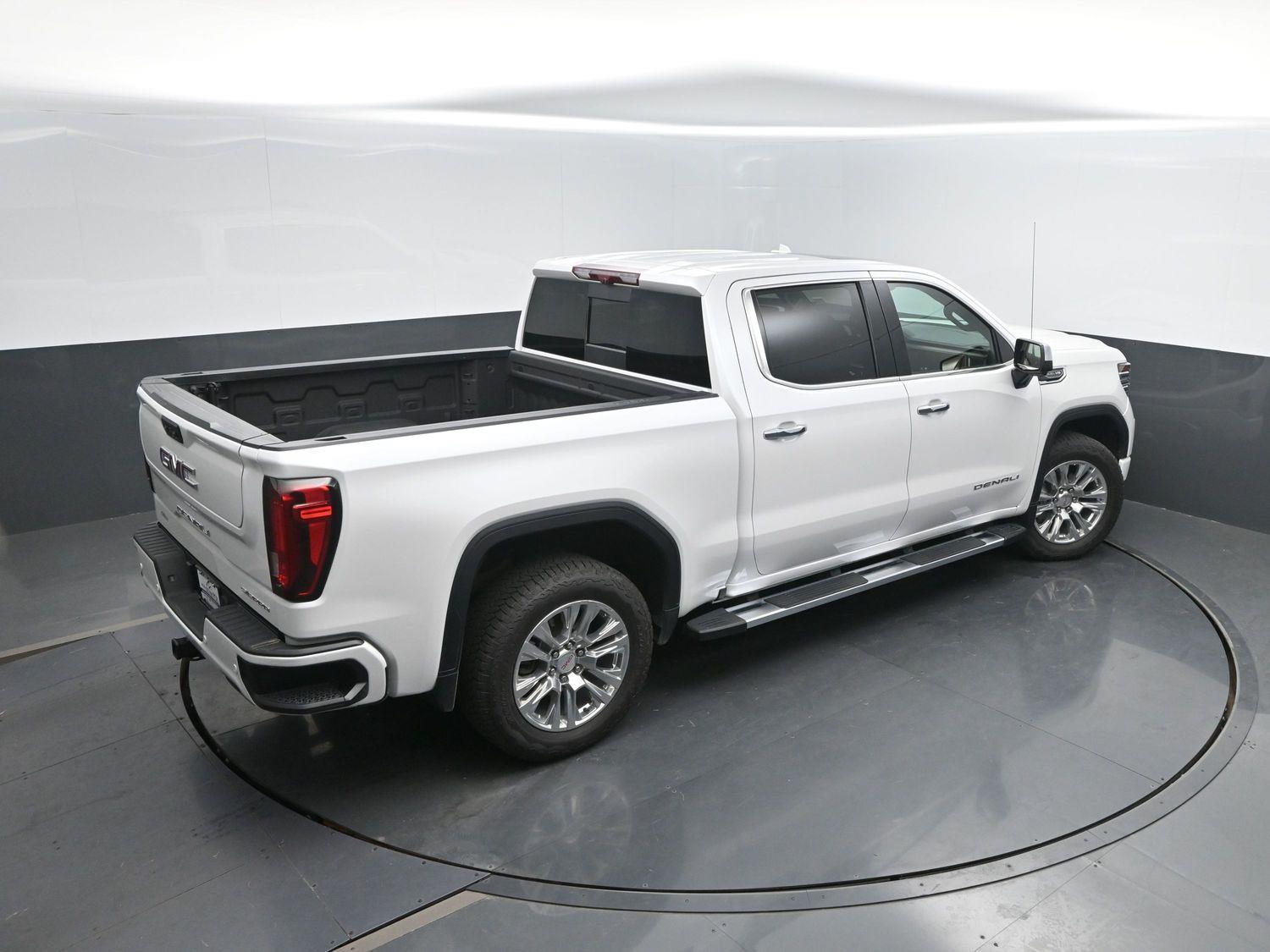 Used 2025 White Frost Tricoat GMC Denali image 43