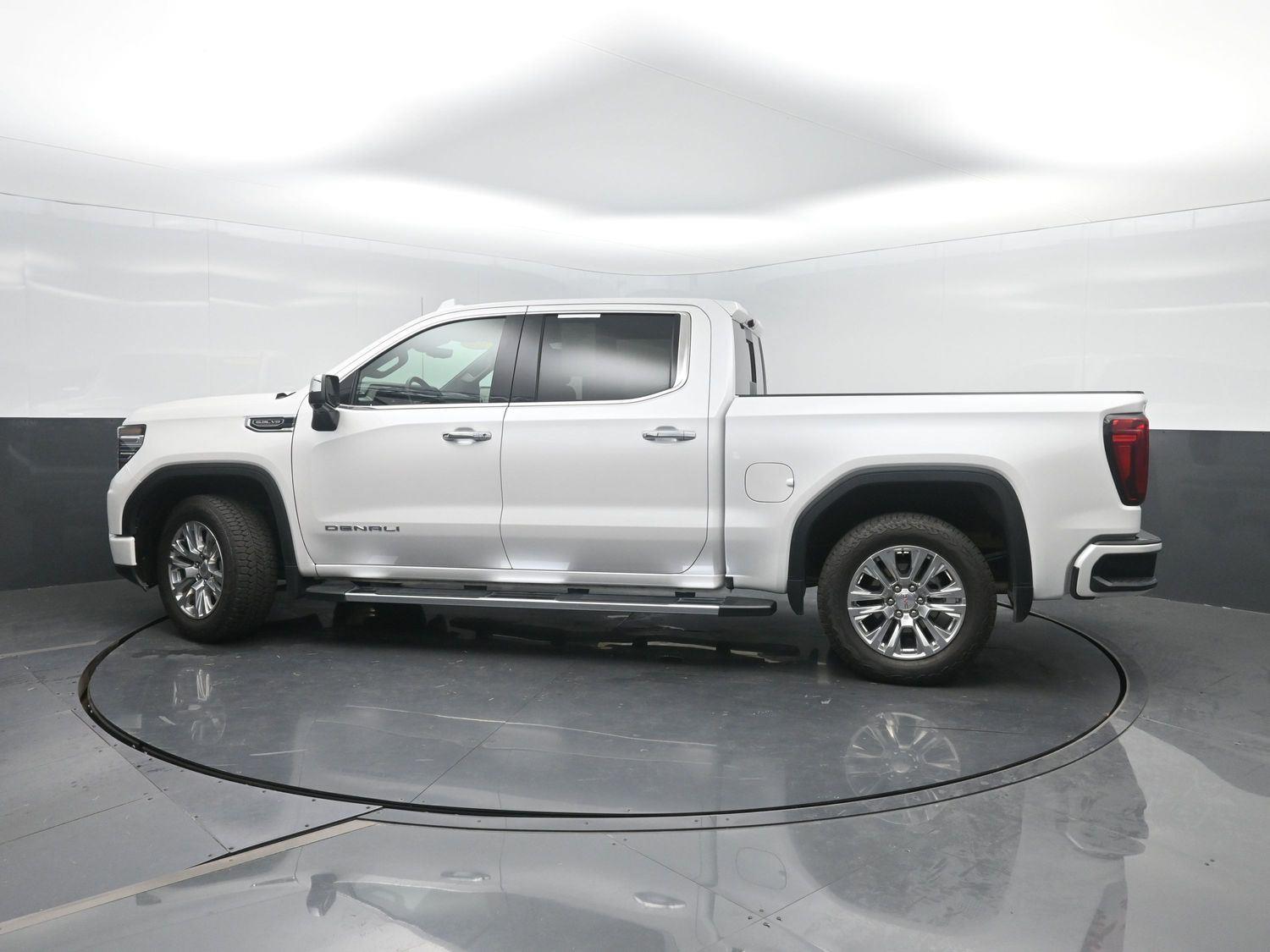 Used 2025 White Frost Tricoat GMC Denali image 45