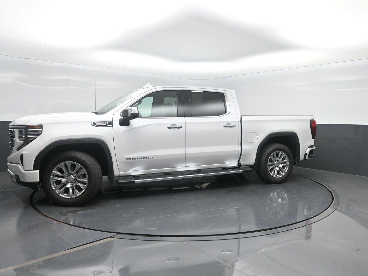 Used 2025 White Frost Tricoat GMC Denali image 46