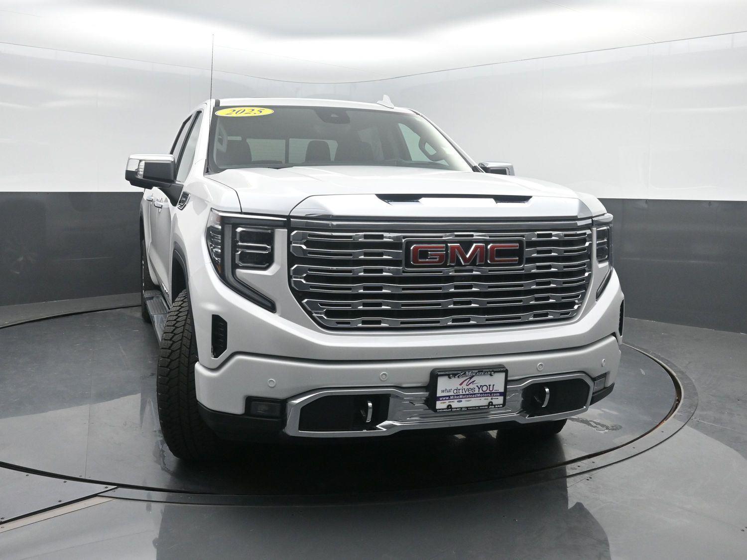 Used 2025 White Frost Tricoat GMC Denali image 47