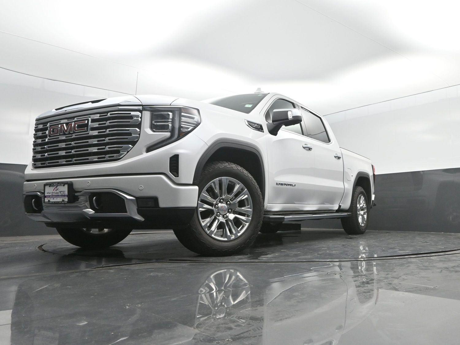 Used 2025 White Frost Tricoat GMC Denali image 49