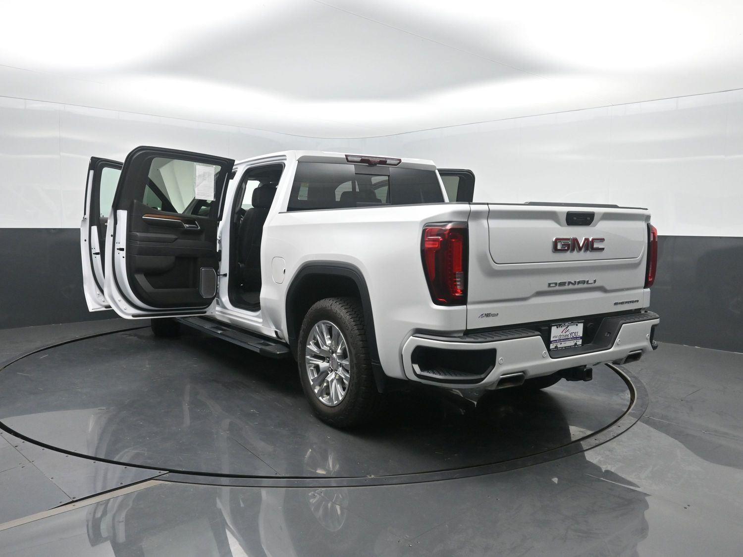 Used 2025 White Frost Tricoat GMC Denali image 51