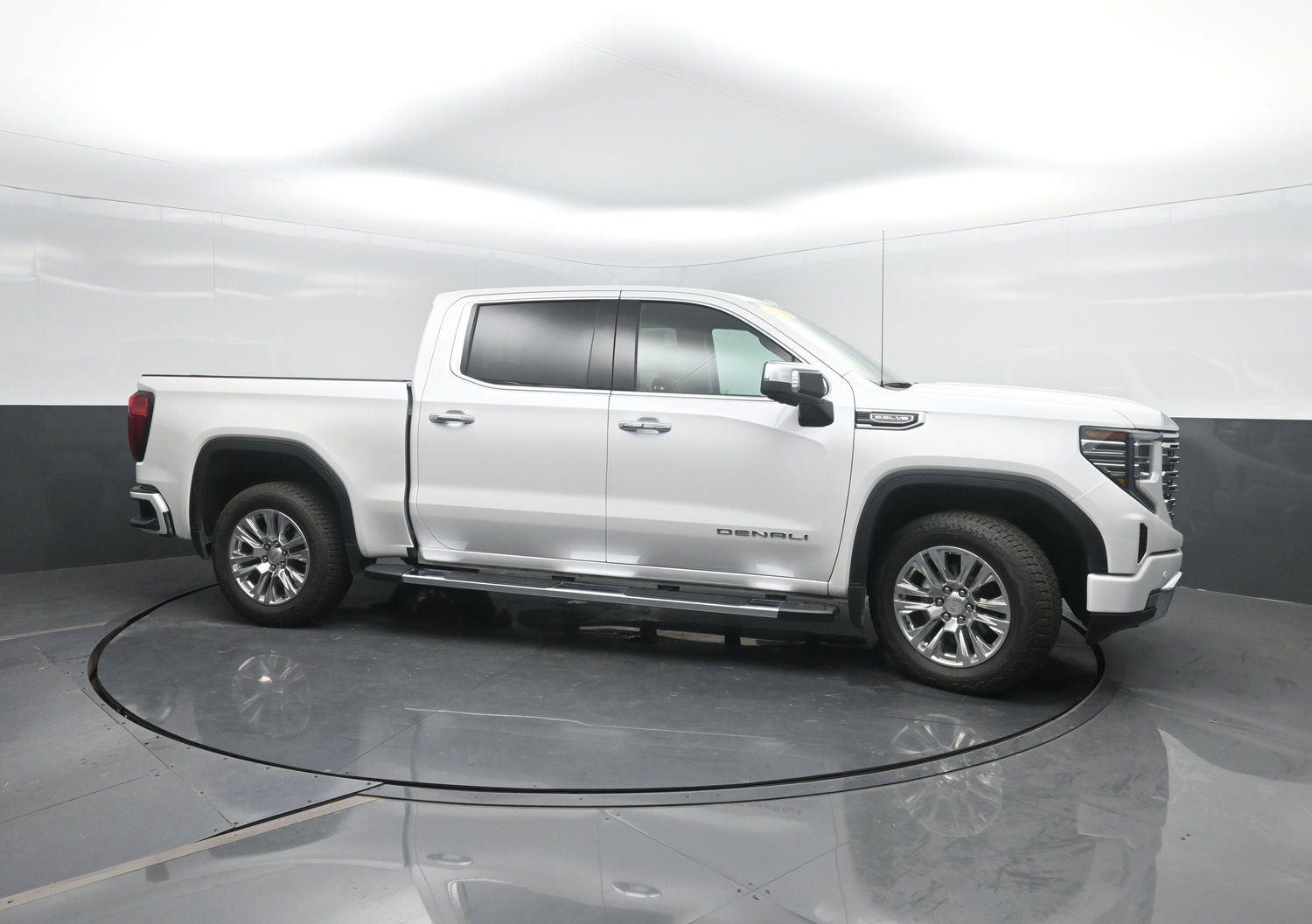 Used 2025 White Frost Tricoat GMC Denali image 3
