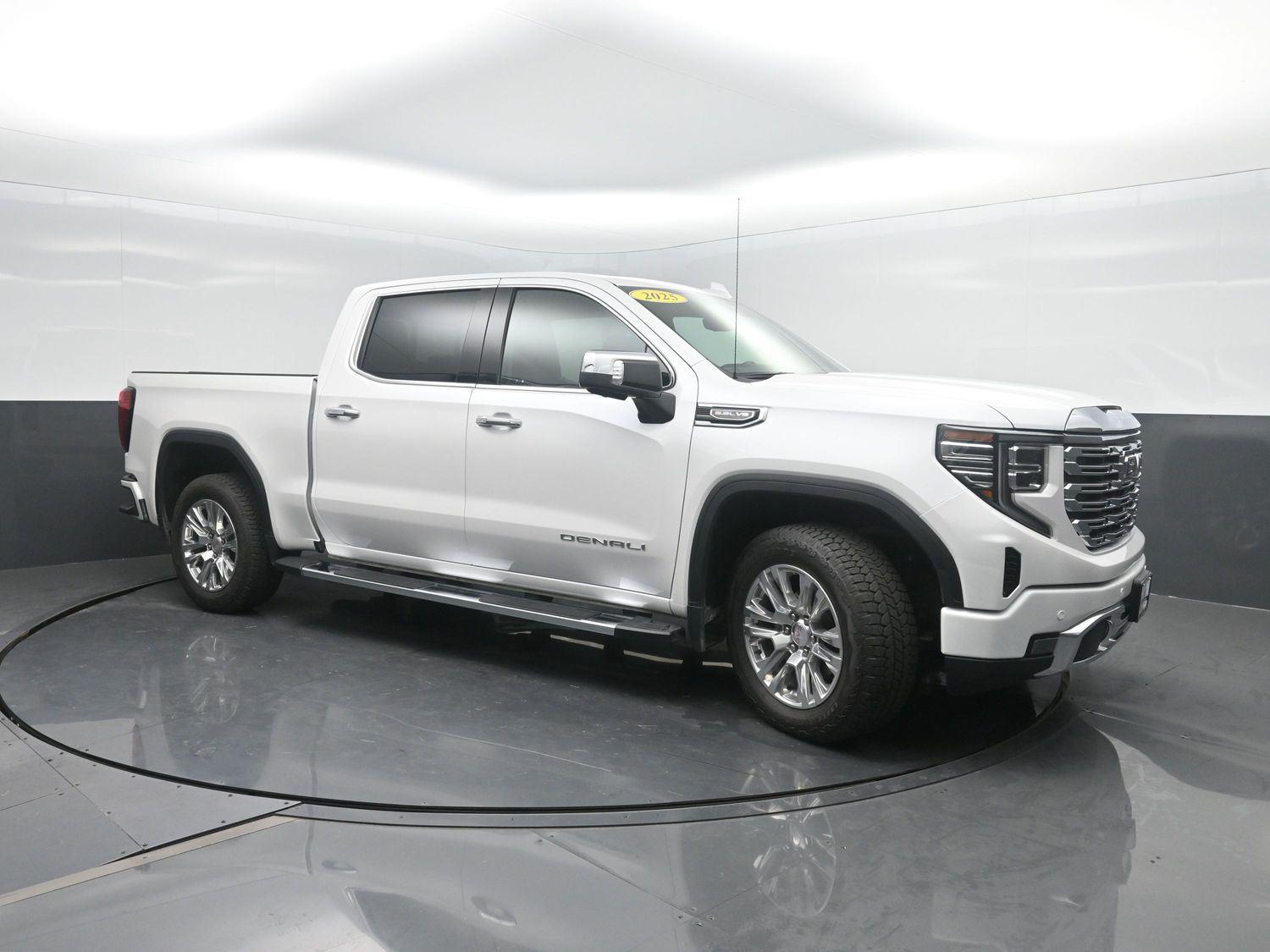 Used 2025 White Frost Tricoat GMC Denali image 4