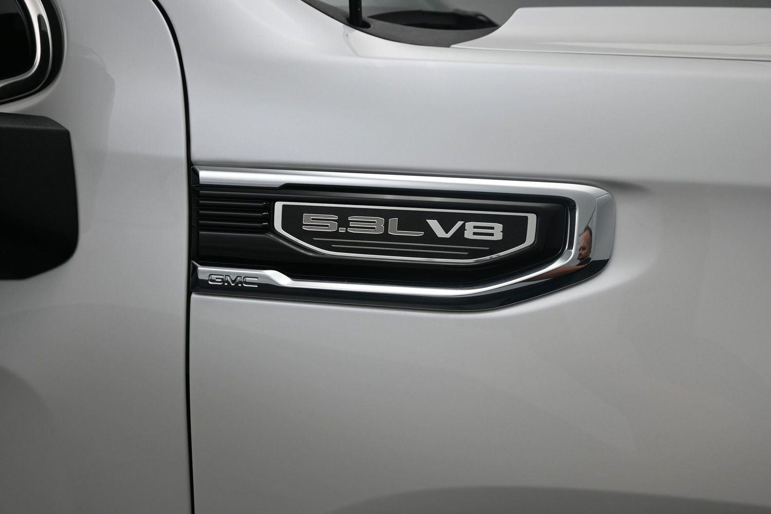 Used 2025 White Frost Tricoat GMC Denali image 6