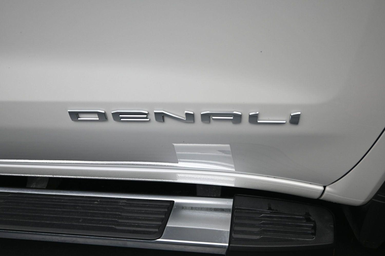 Used 2025 White Frost Tricoat GMC Denali image 7