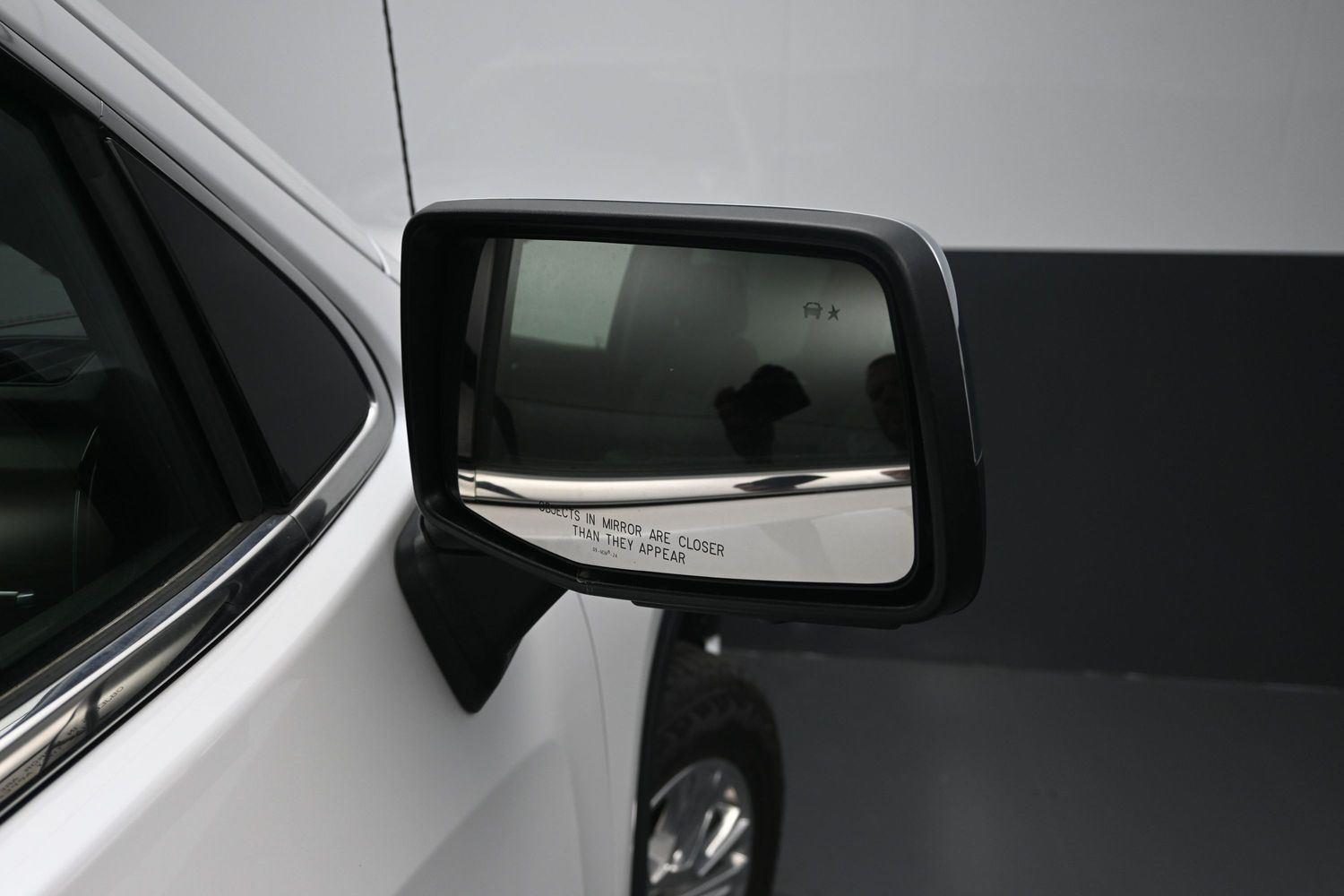 Used 2025 White Frost Tricoat GMC Denali image 9