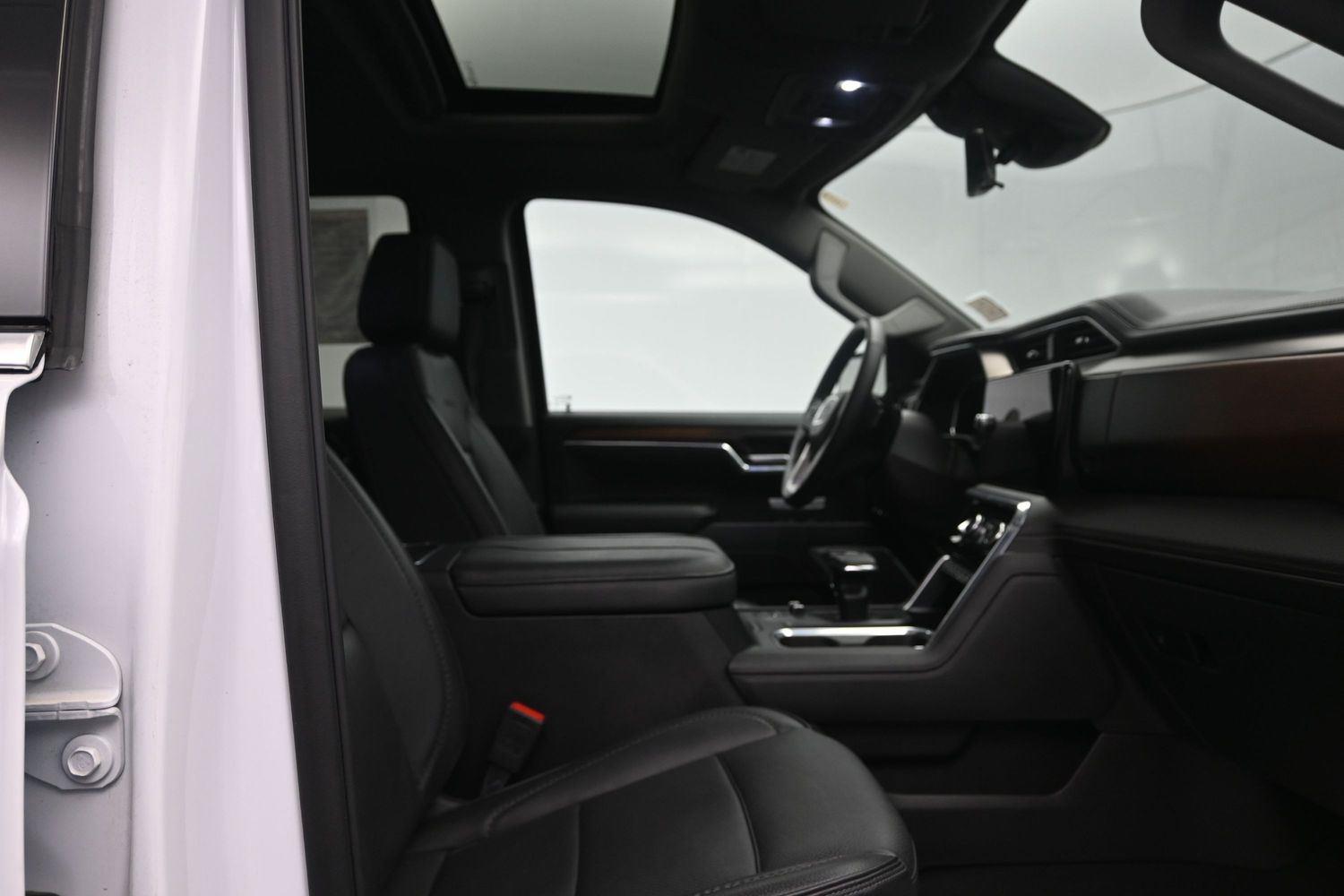 Used 2025 White Frost Tricoat GMC Denali image 12