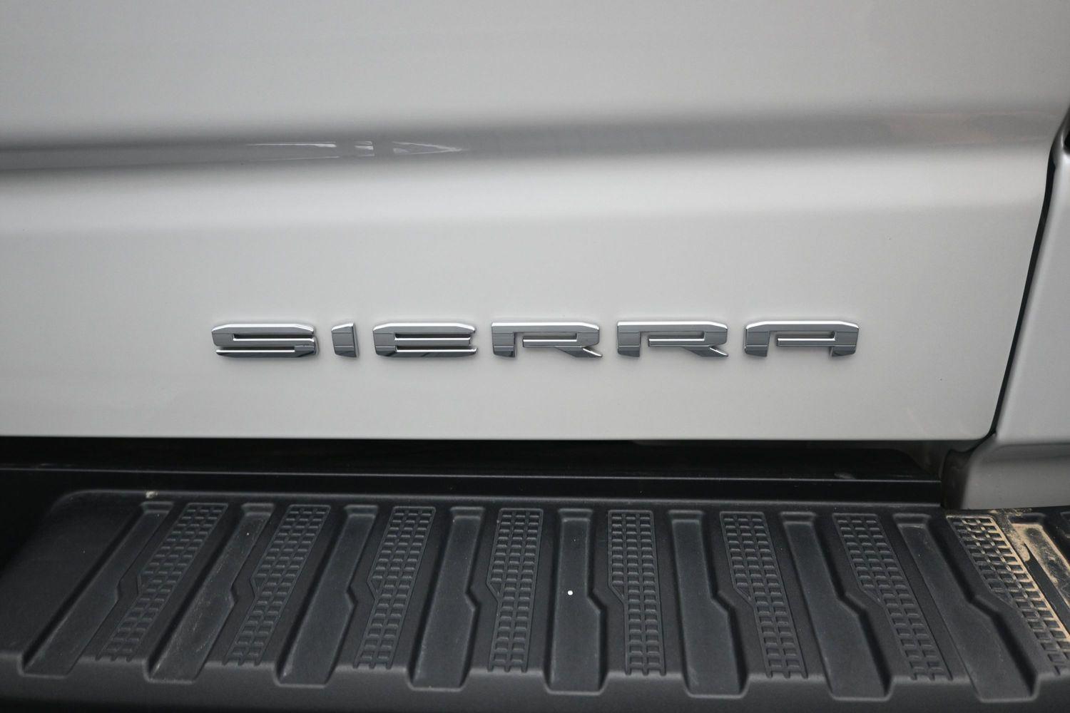 Used 2025 White Frost Tricoat GMC Denali image 16