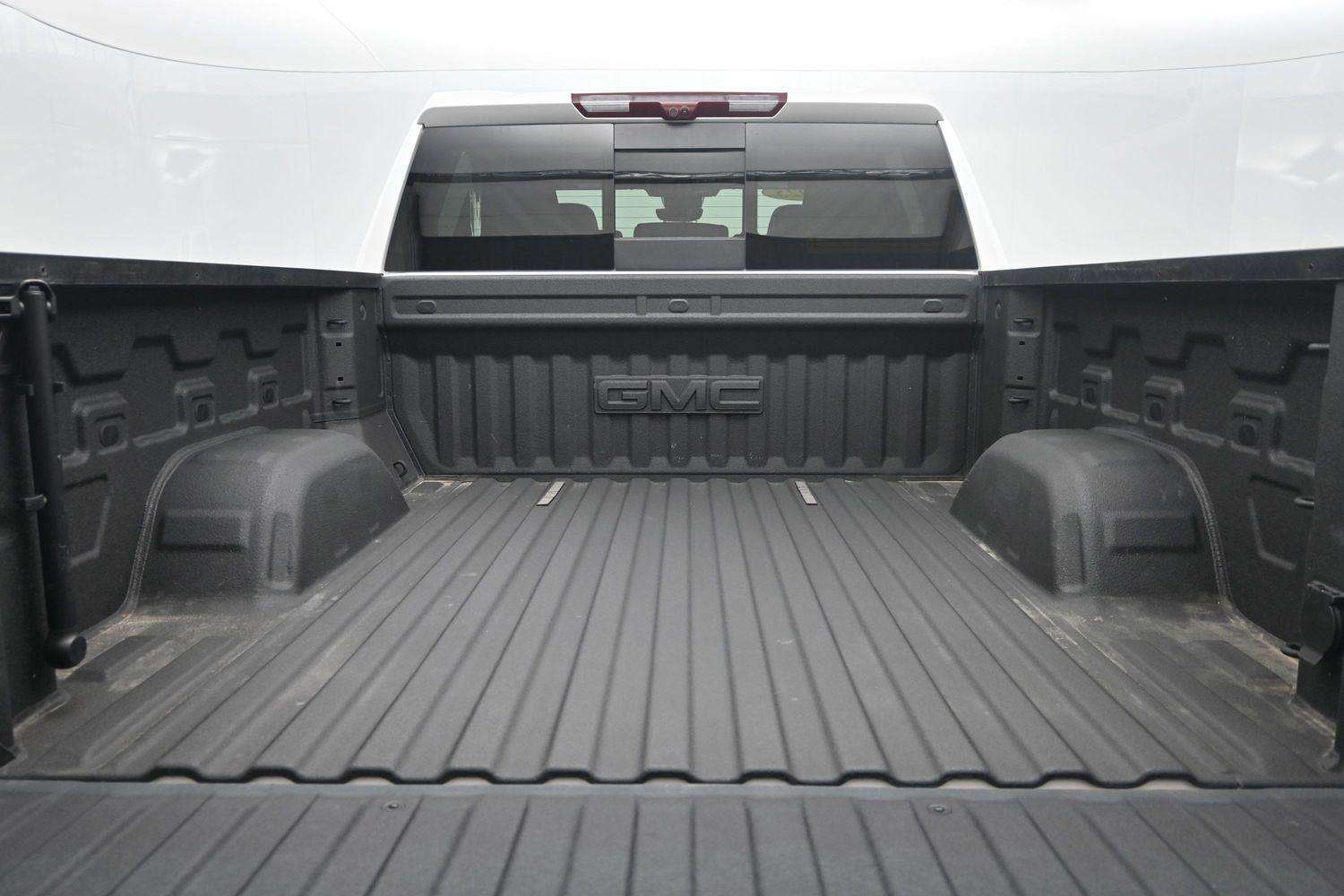 Used 2025 White Frost Tricoat GMC Denali image 17