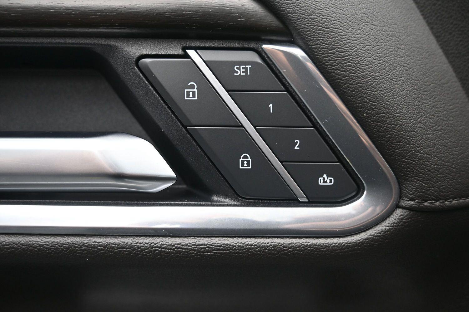 Used 2025 White Frost Tricoat GMC Denali image 22
