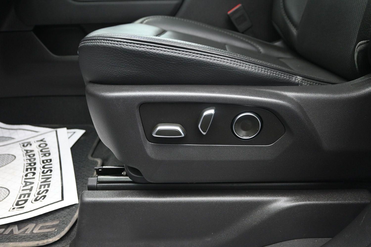 Used 2025 White Frost Tricoat GMC Denali image 23