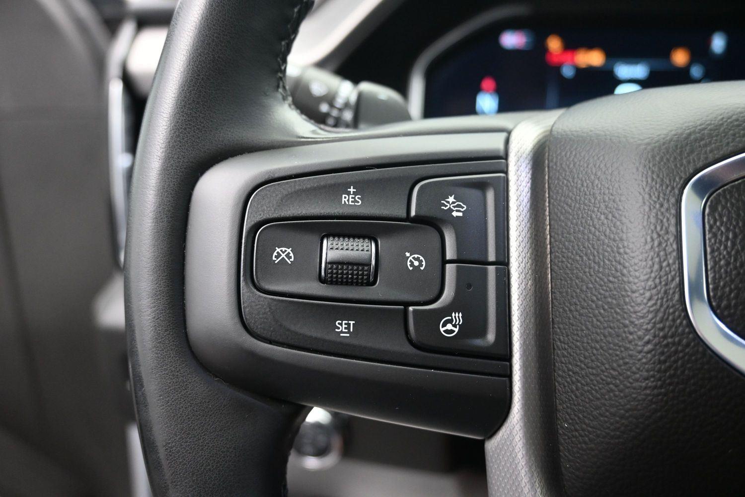 Used 2025 White Frost Tricoat GMC Denali image 27