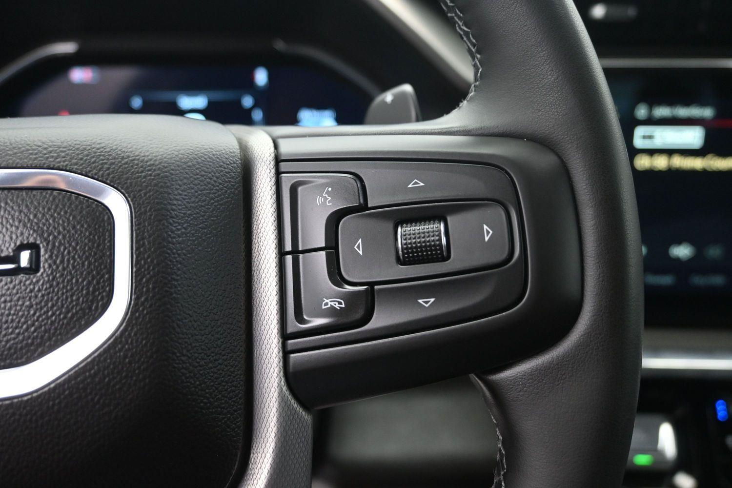 Used 2025 White Frost Tricoat GMC Denali image 28