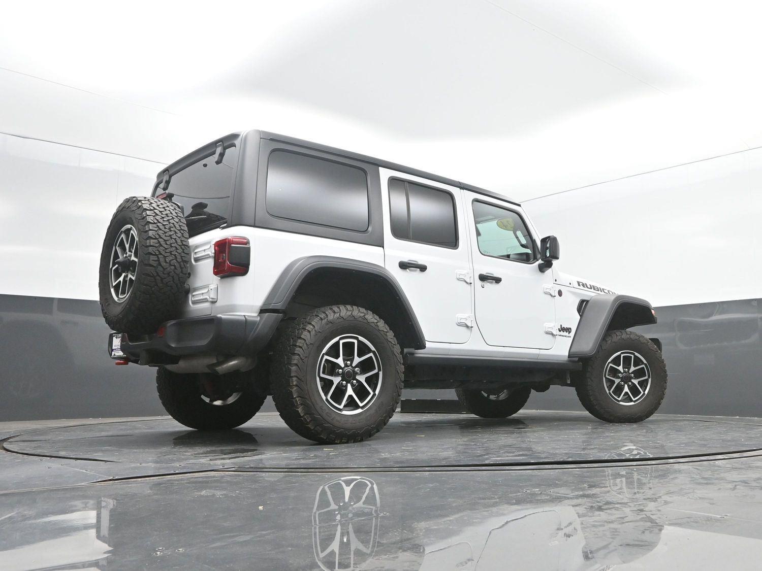 Used 2024 Bright White Jeep Rubicon image 31