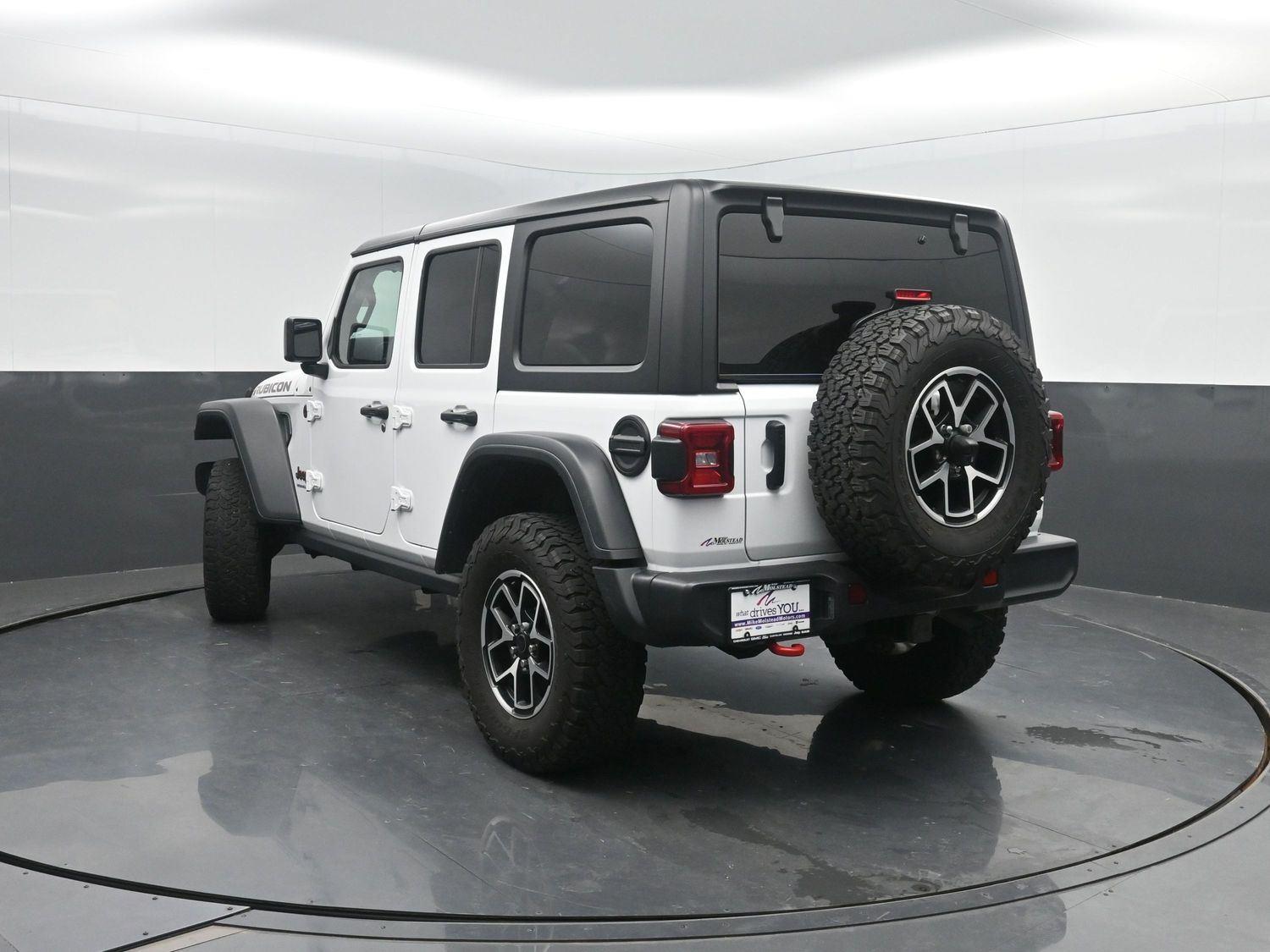 Used 2024 Bright White Jeep Rubicon image 39