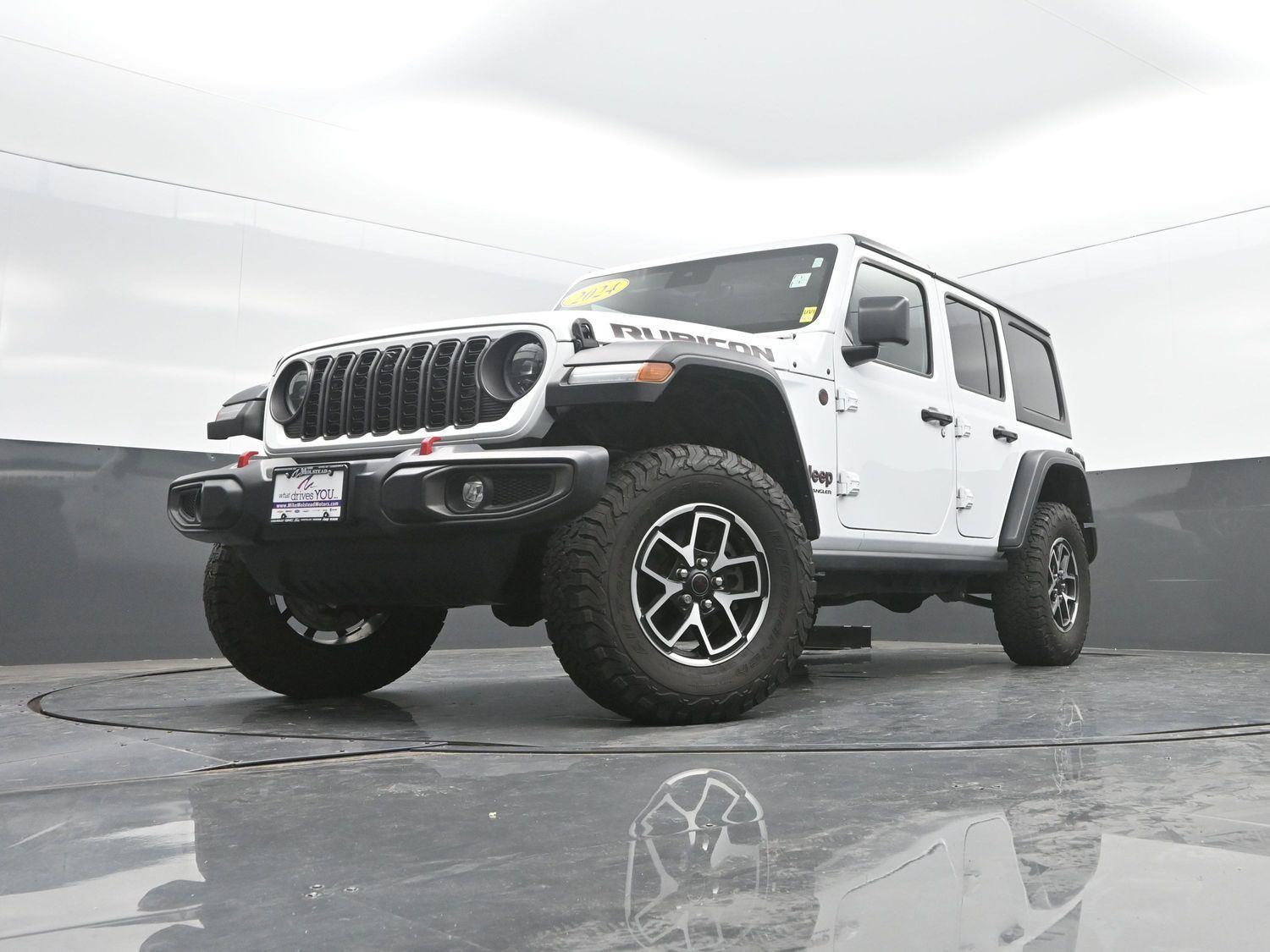 Used 2024 Bright White Jeep Rubicon image 40