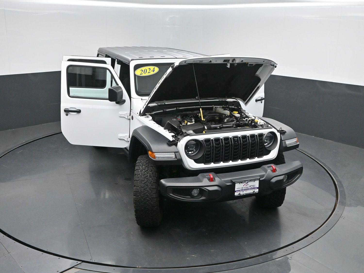 Used 2024 Bright White Jeep Rubicon image 41