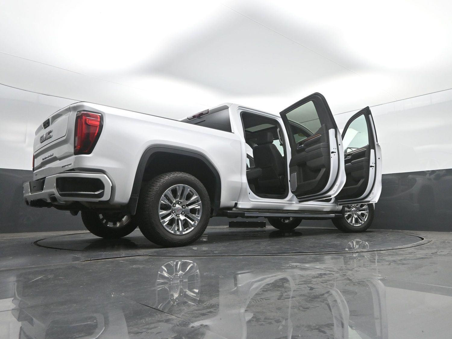 Used 2025 White Frost Tricoat GMC Denali image 54