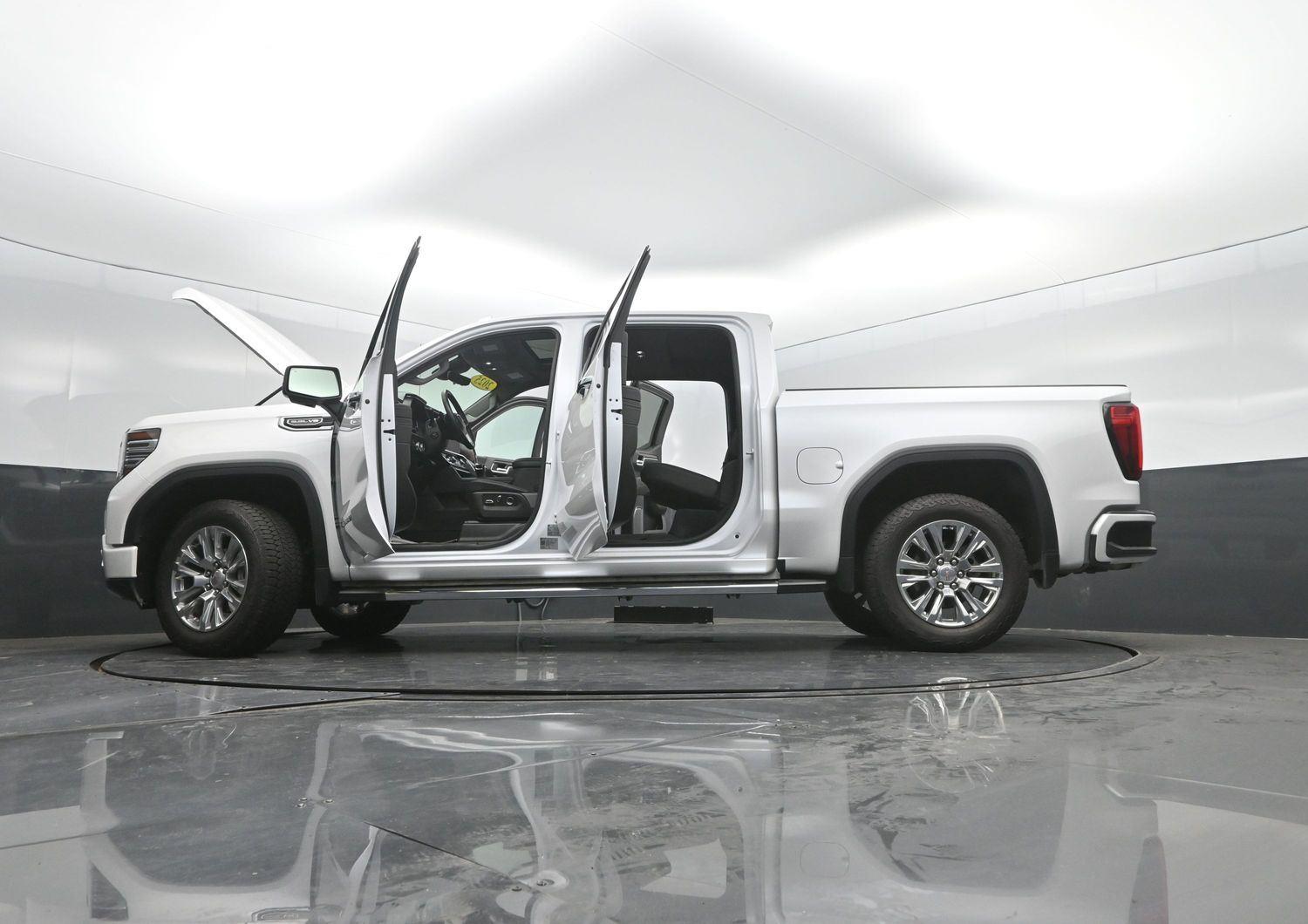 Used 2025 White Frost Tricoat GMC Denali image 55