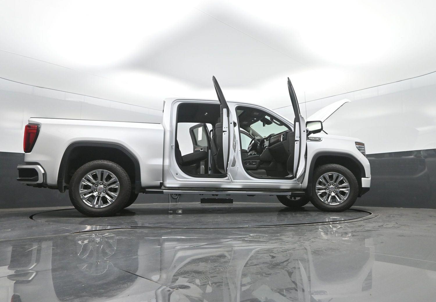 Used 2025 White Frost Tricoat GMC Denali image 56