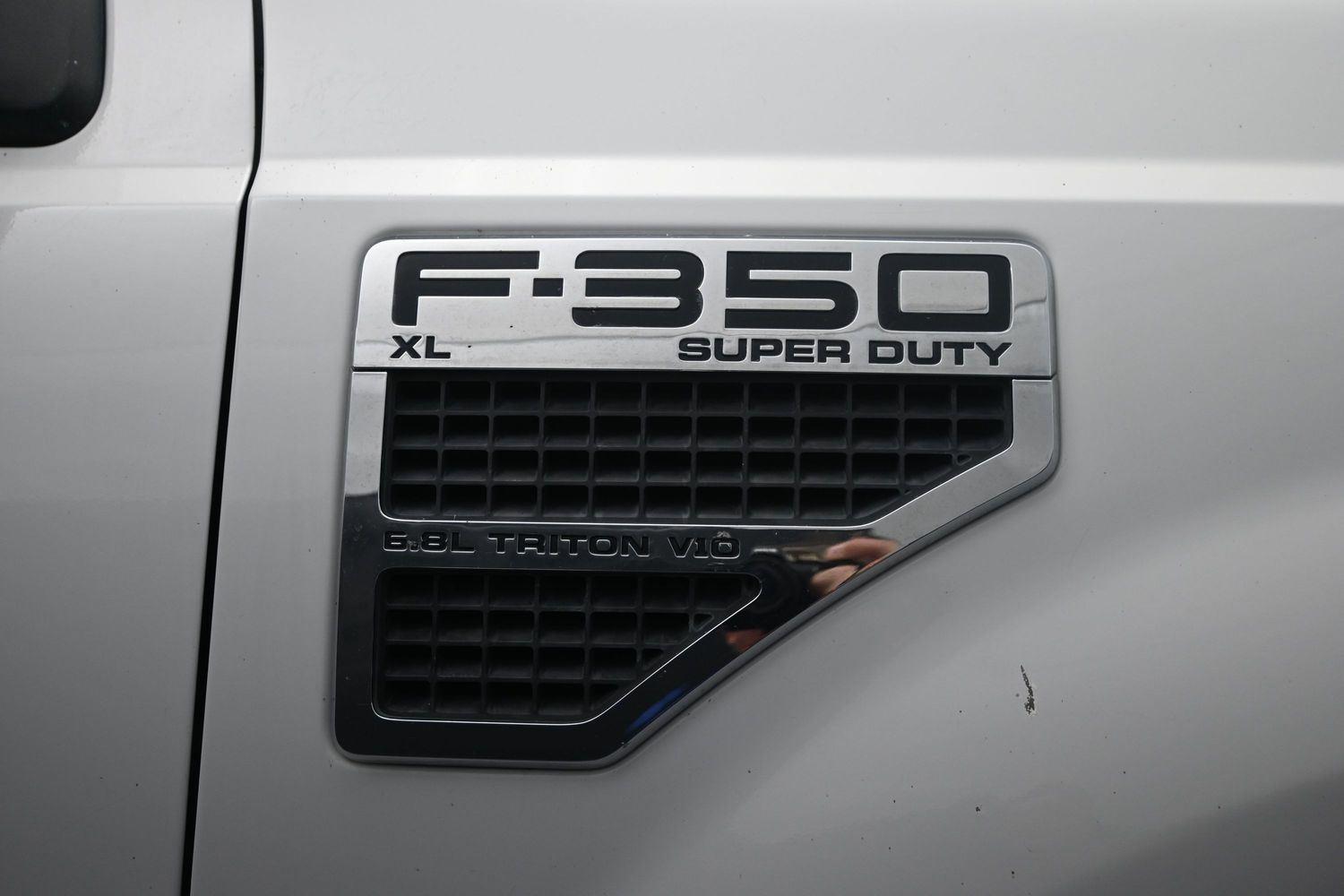 Used 2008 Oxford White Ford XL image 2
