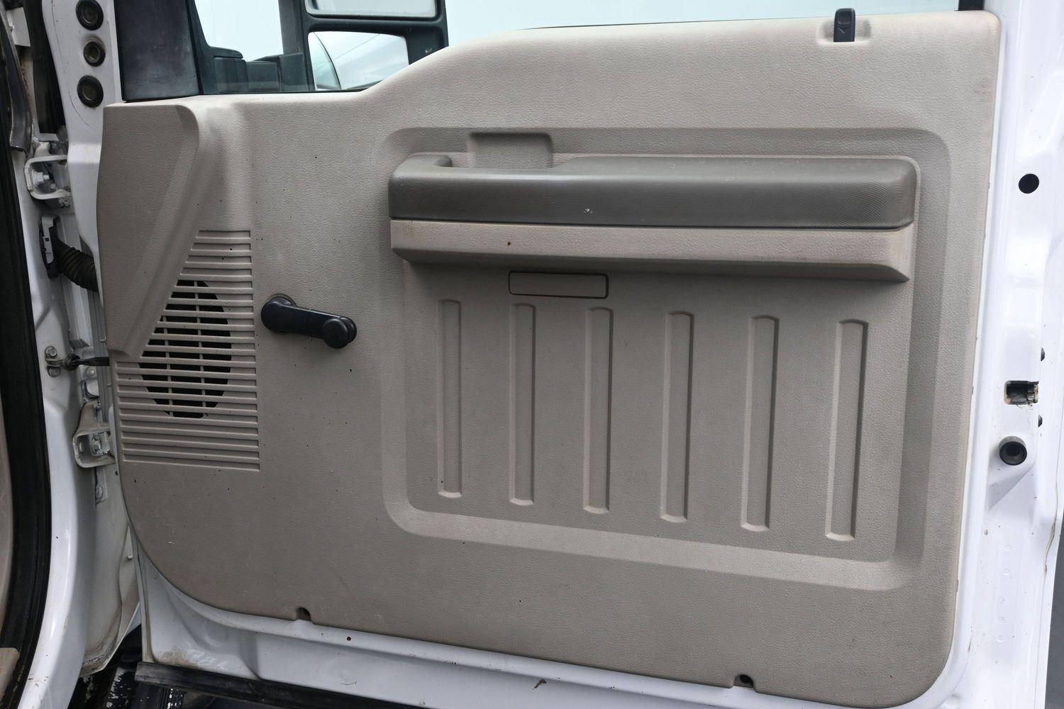 Used 2008 Oxford White Ford XL image 4