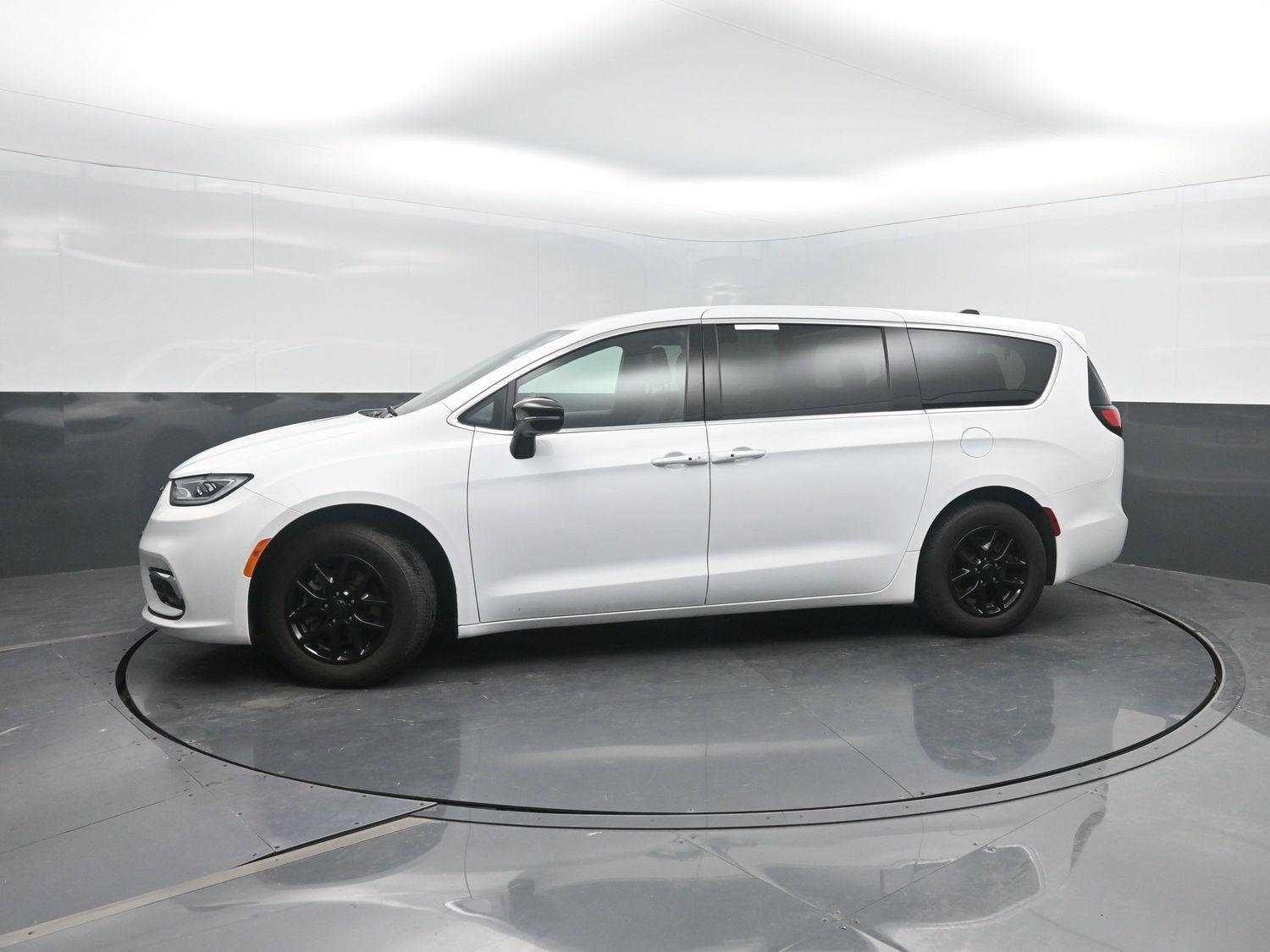 Bright White Clearcoat 2025 Chrysler Pacifica Minivan Front-Wheel Drive 9-Speed Automatic