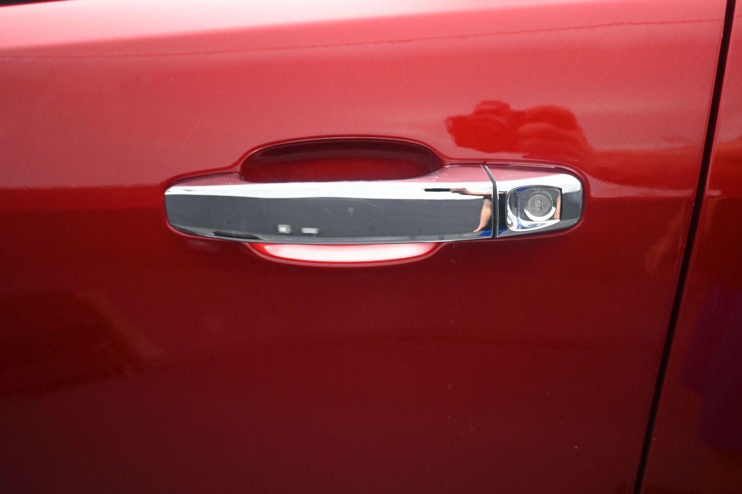 Used 2022  GMC  image 16
