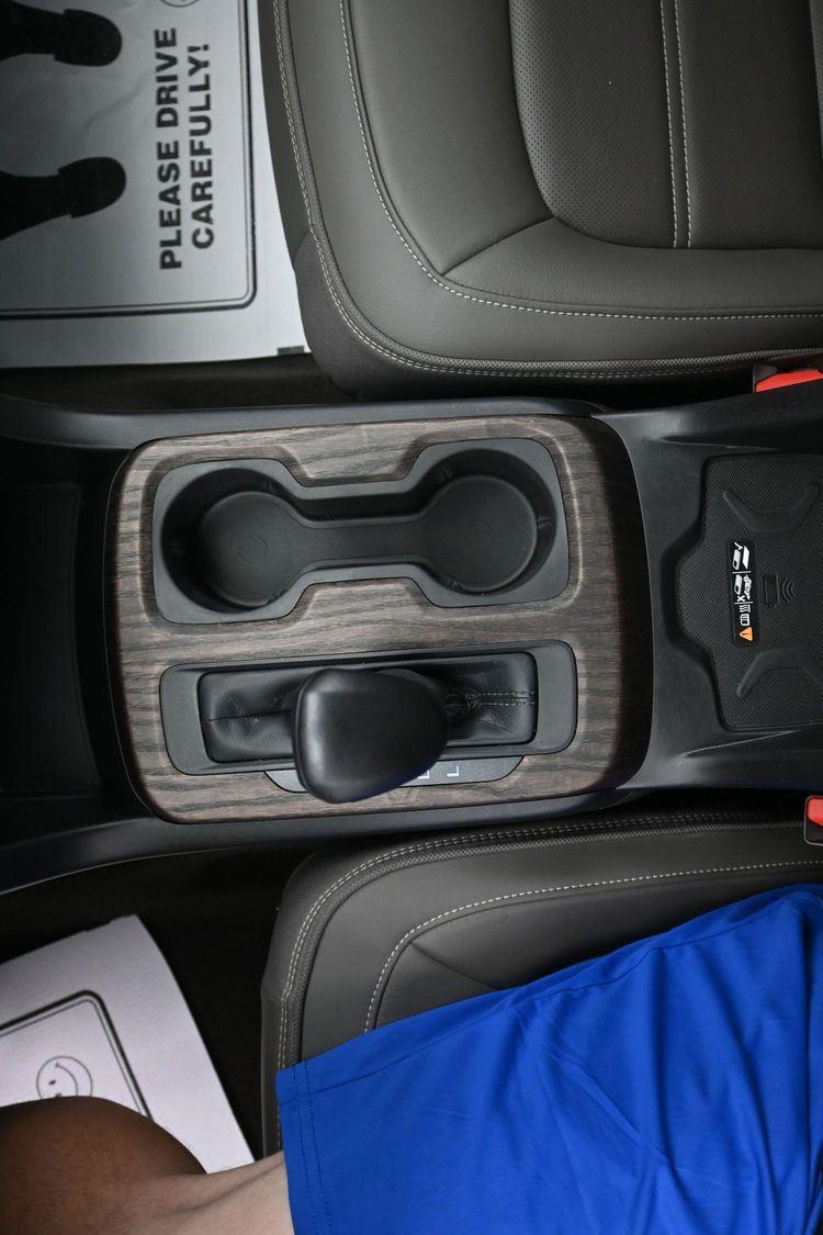 Used 2022  GMC  image 28