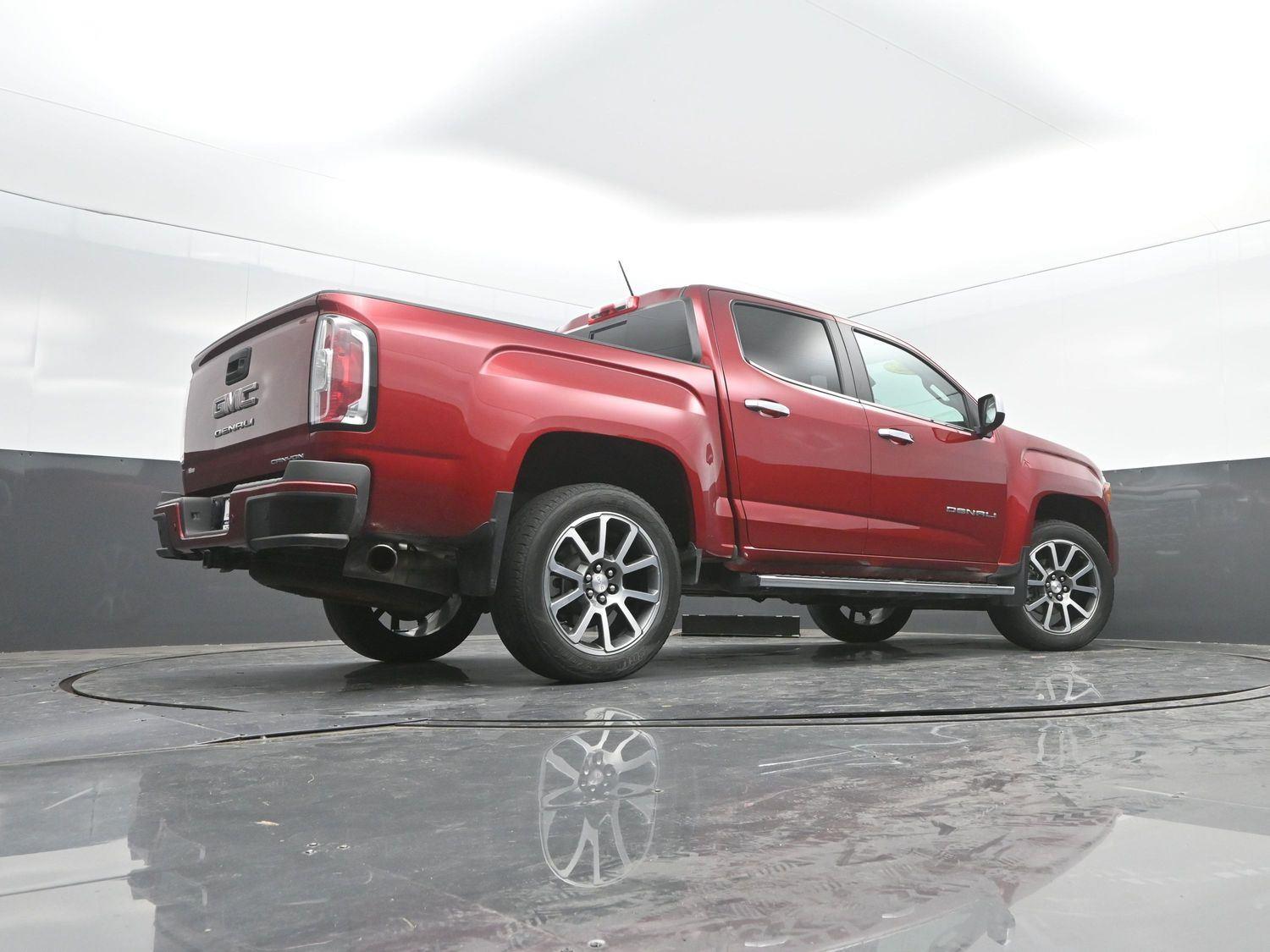 Used 2022  GMC  image 32