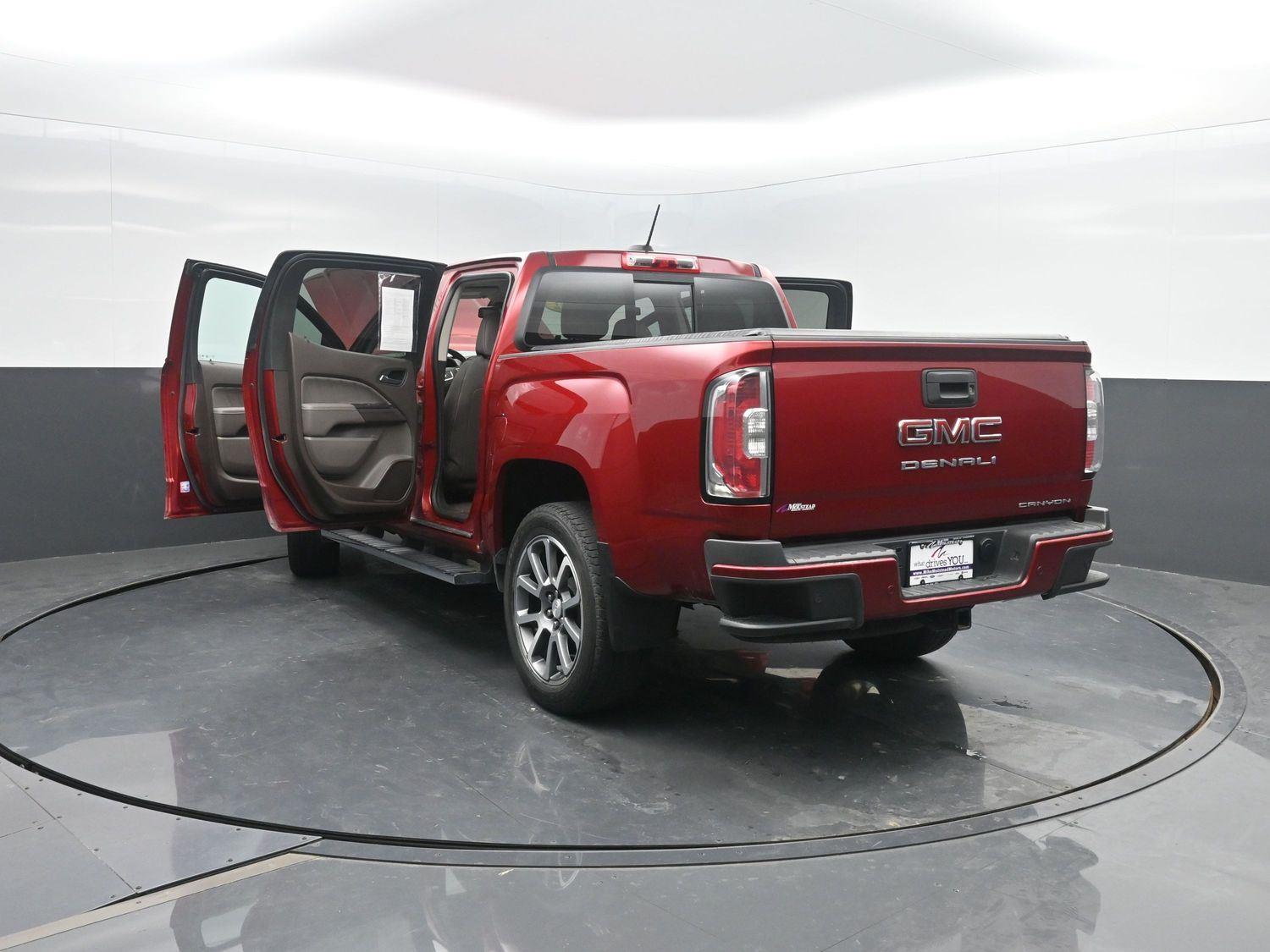 Used 2022  GMC  image 44