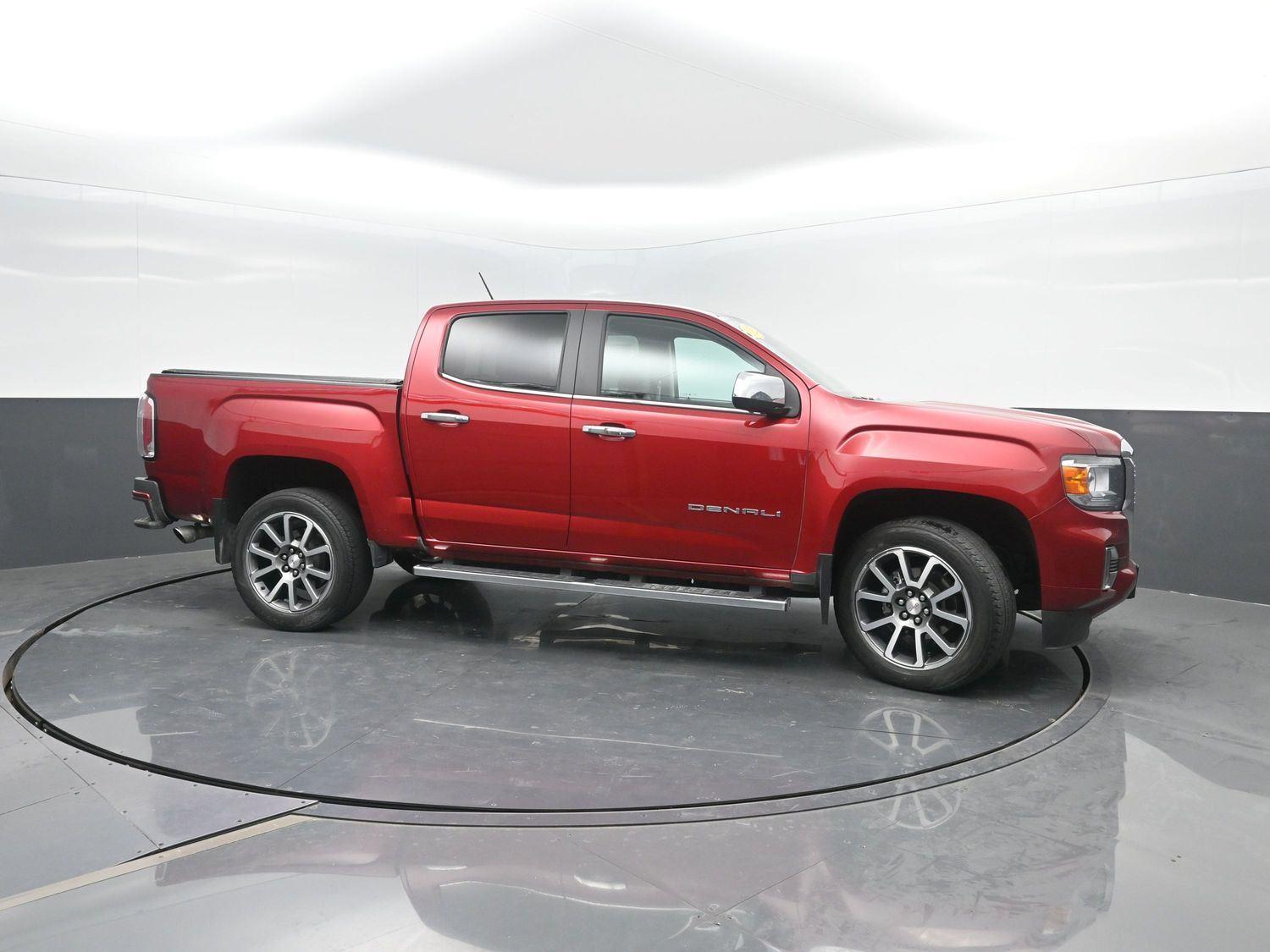 Used 2022  GMC  image 3