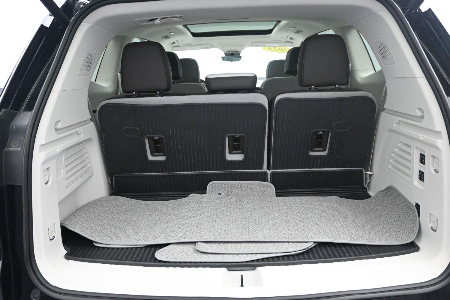 Used 2025 Ebony Twilight Metallic GMC AWD Denali image 19