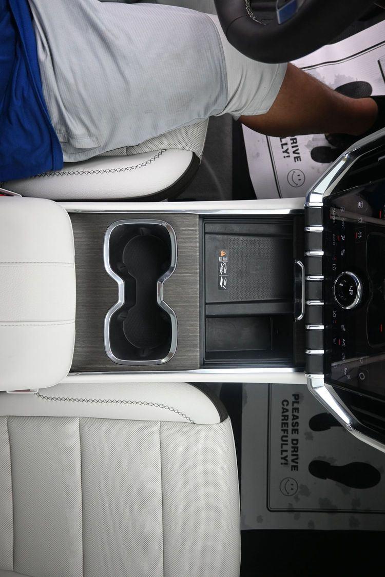 Used 2025 Ebony Twilight Metallic GMC AWD Denali image 35