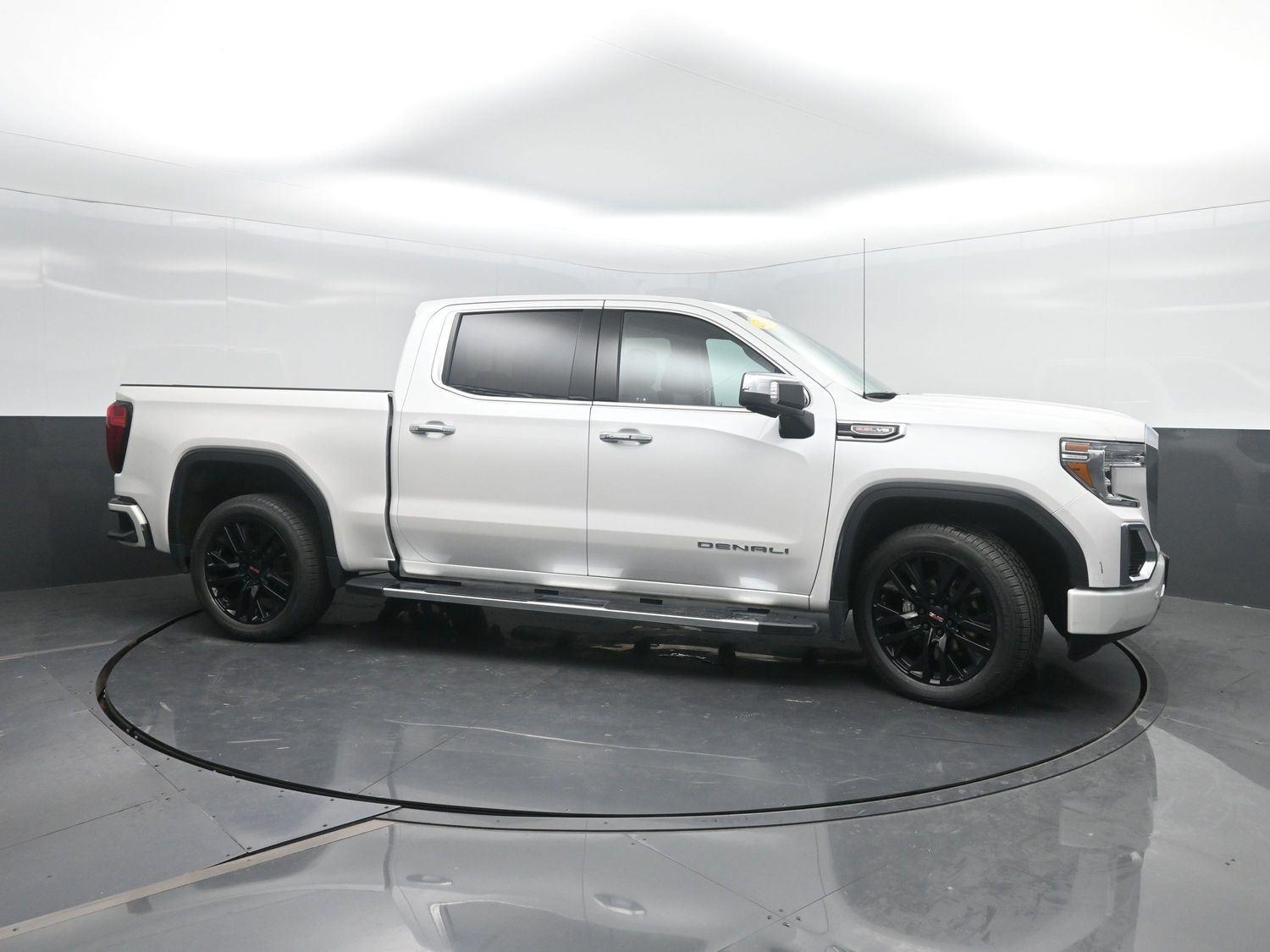 Used 2021 White Frost Tricoat GMC Denali image 3