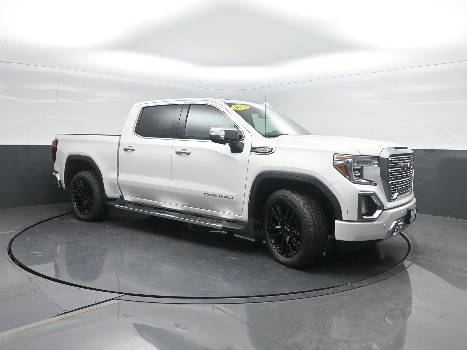 Used 2021 White Frost Tricoat GMC Denali image 4