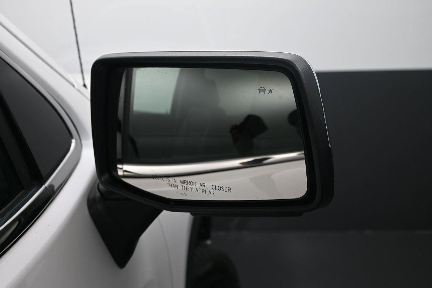 Used 2021 White Frost Tricoat GMC Denali image 8