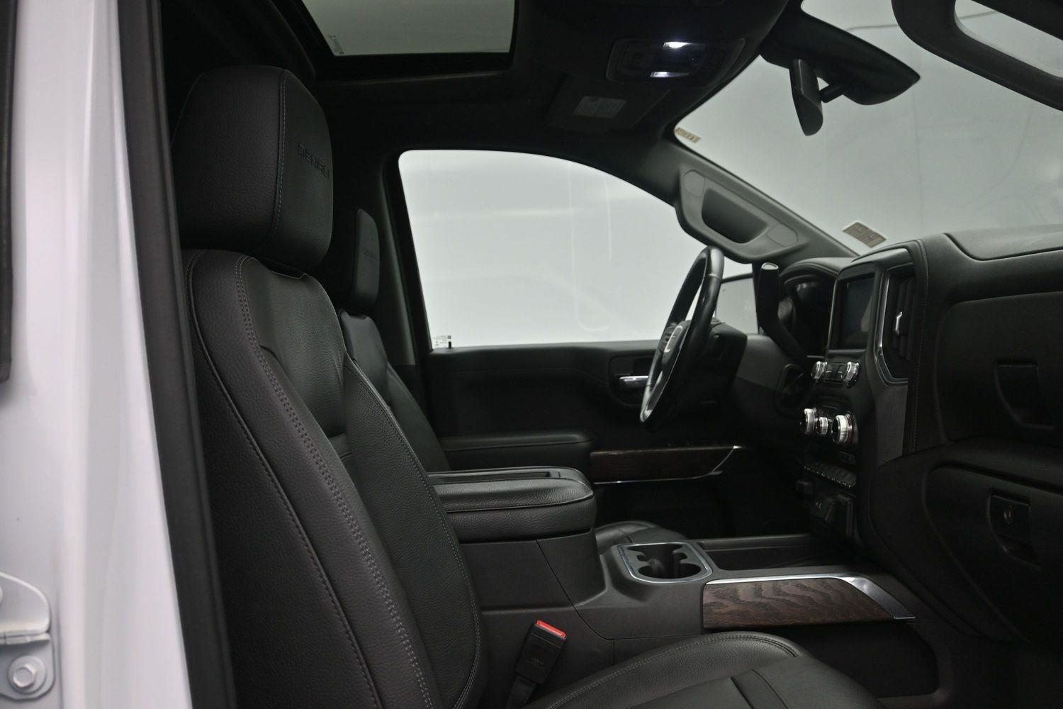 Used 2021 White Frost Tricoat GMC Denali image 12