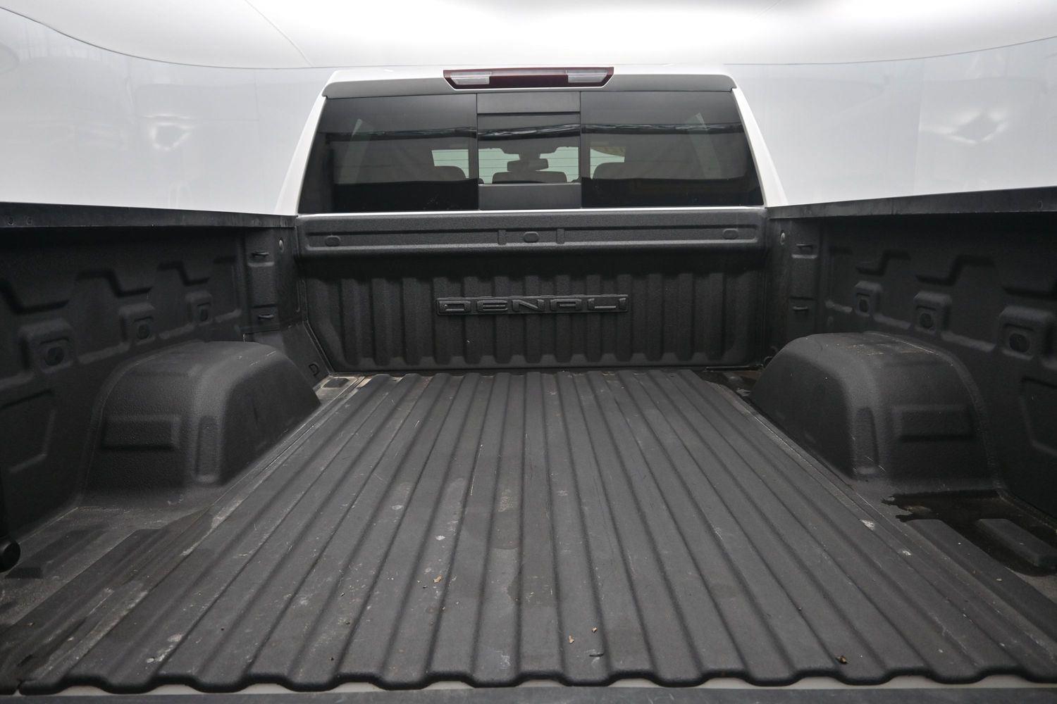 Used 2021 White Frost Tricoat GMC Denali image 17