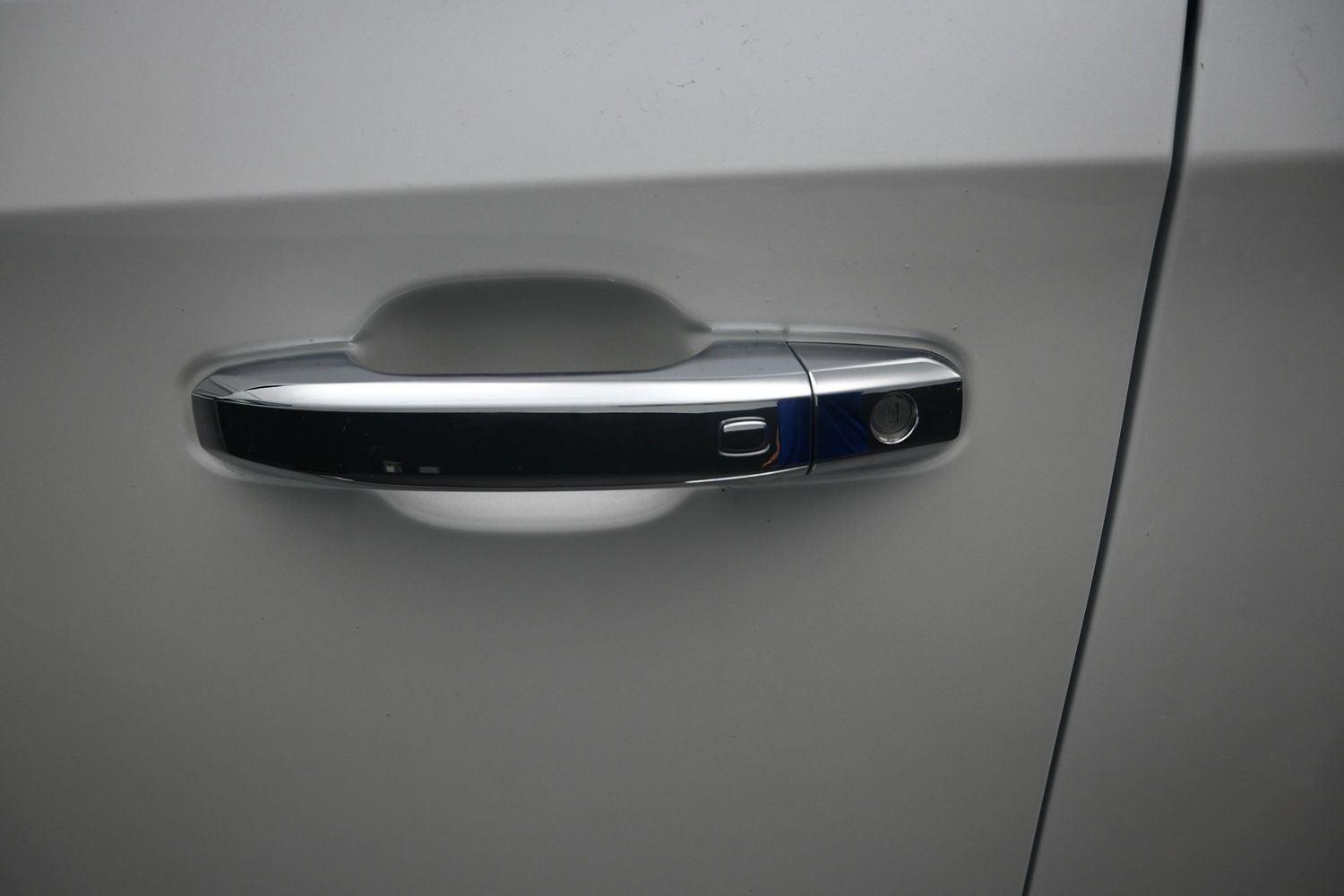 Used 2021 White Frost Tricoat GMC Denali image 19
