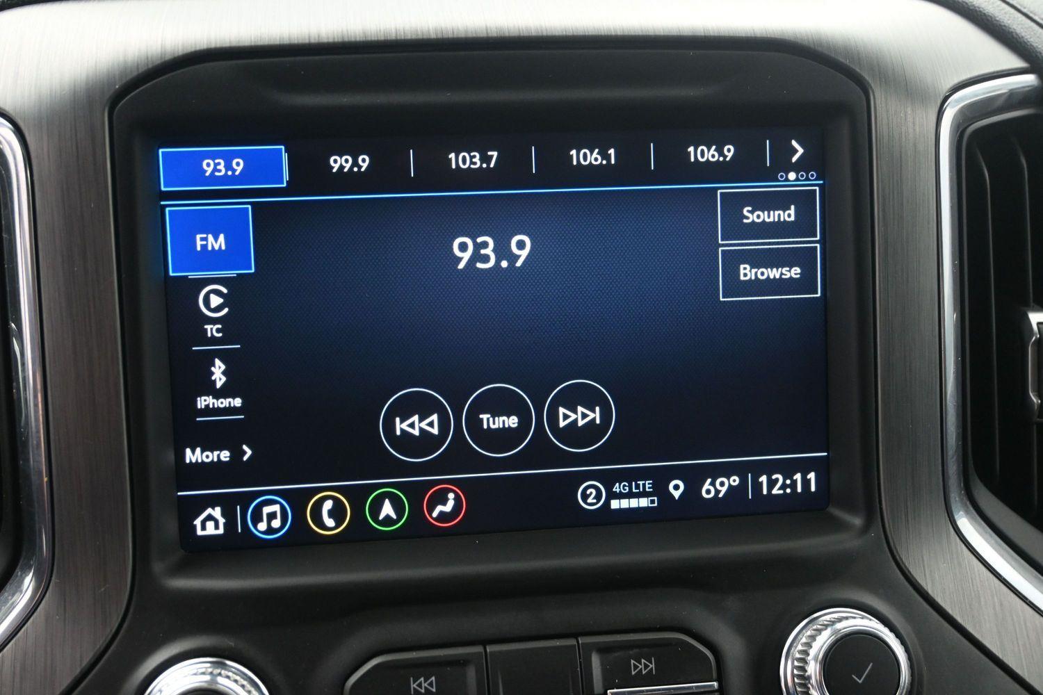 Used 2021 White Frost Tricoat GMC Denali image 31