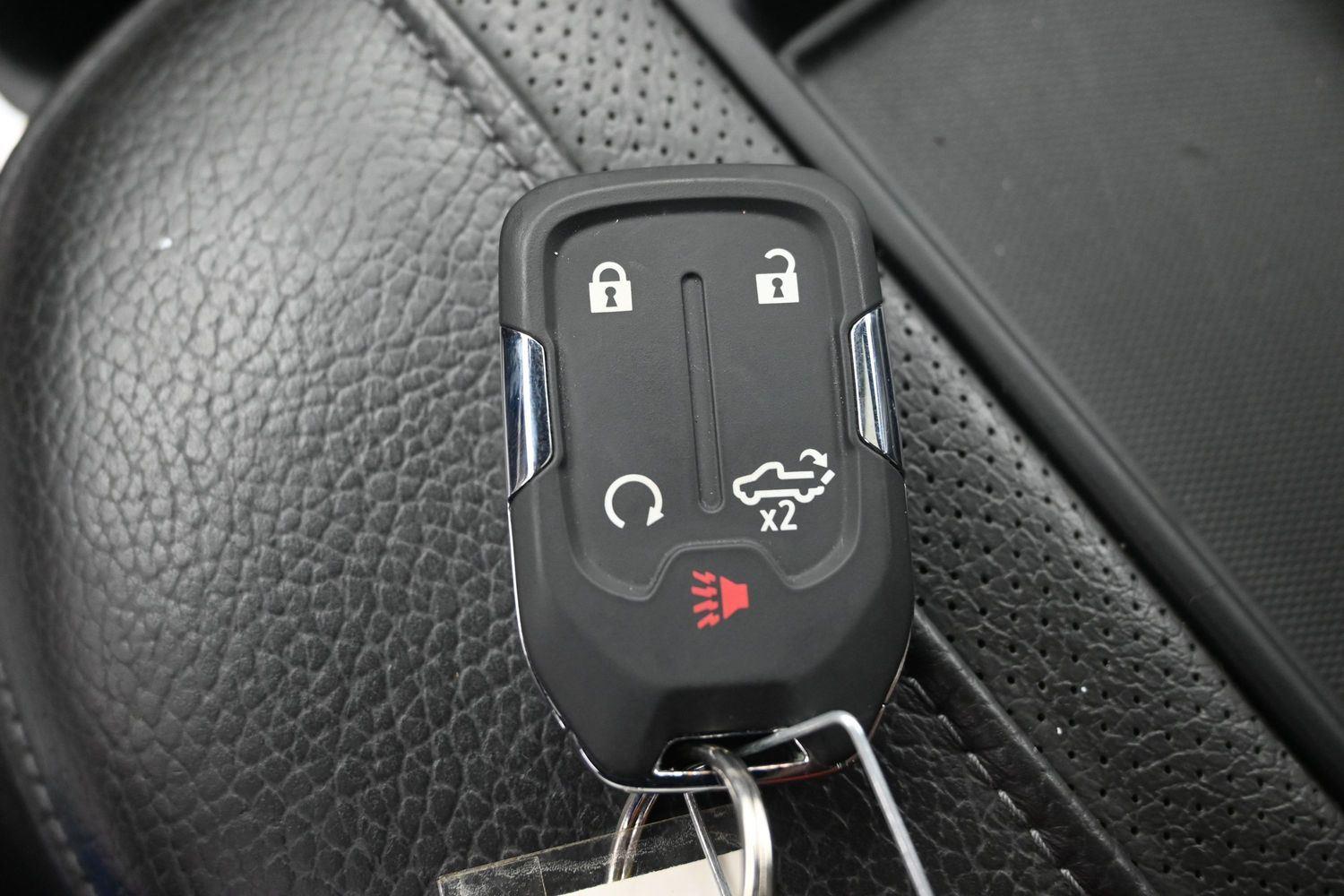 Used 2021 White Frost Tricoat GMC Denali image 37